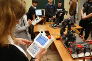 Erasmus Open Day: pokaz w Laboratorium Internetu Rzeczy i Przemysłu 5.0