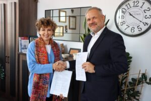Rektor dr Jarosław Hermaszewski i przedstawicielka Tenefife Job Training, p. Marivi Gracia