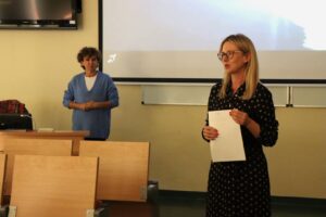 Mgr Anna Akielaszek - Witczak i p. Marivi Gracia podczas spotkania ze studentami i pracownikami