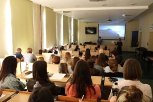 Mgr Anna Akielaszek - Witczak i p. Marivi Gracia podczas spotkania ze studentami i pracownikami