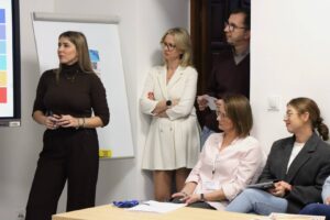 Spotkanie ze studentami i pracownikami: pracownicy podczas prezentacji.