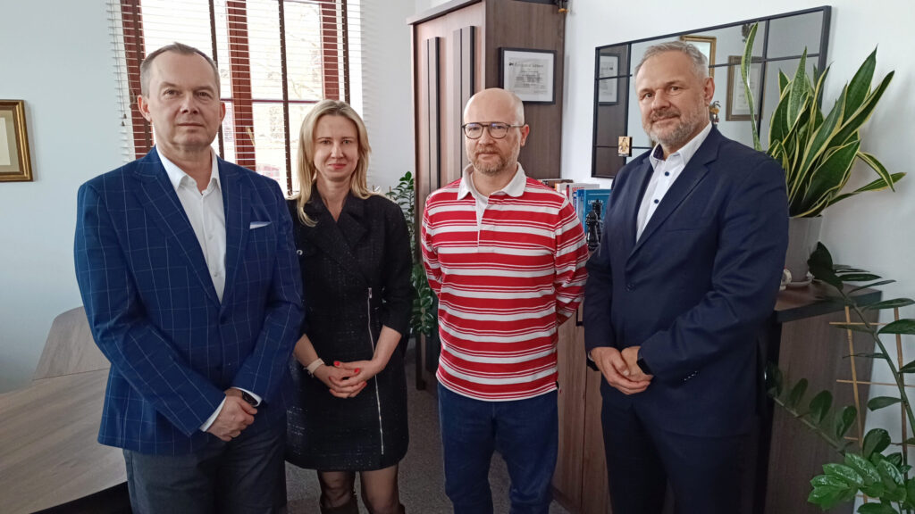 Władze PANS w Głogowie, Uczelniany Koordynator Programu Erasmus+ oraz przedstawiciel Erasmus+ InnHUB podczas wizyty na uczelni.