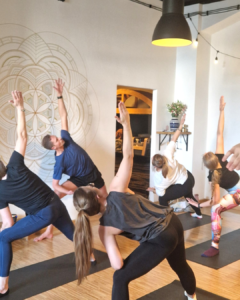 Zajęcia jogi dla studentów i pracowników prowadzone przez eksperta Erasmus+