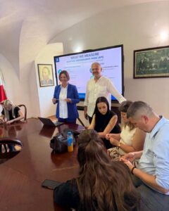 Prezentacja modelu Adaptive Performance Index podczas warsztatów Erasmus+ w Rumunii.