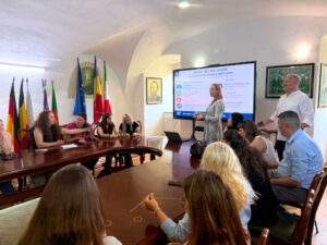 Warsztaty międzynarodowe dotyczące Adaptive Performance Index podczas mobilności Erasmus+ w Rumunii.