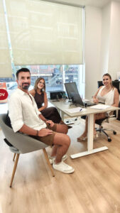 Spotkanie Uczelnianego Koordynatora Erasmus+ z przedstawicielkami instytucji partnerskiej w Maladze podczas wizyty typu job shadowing.