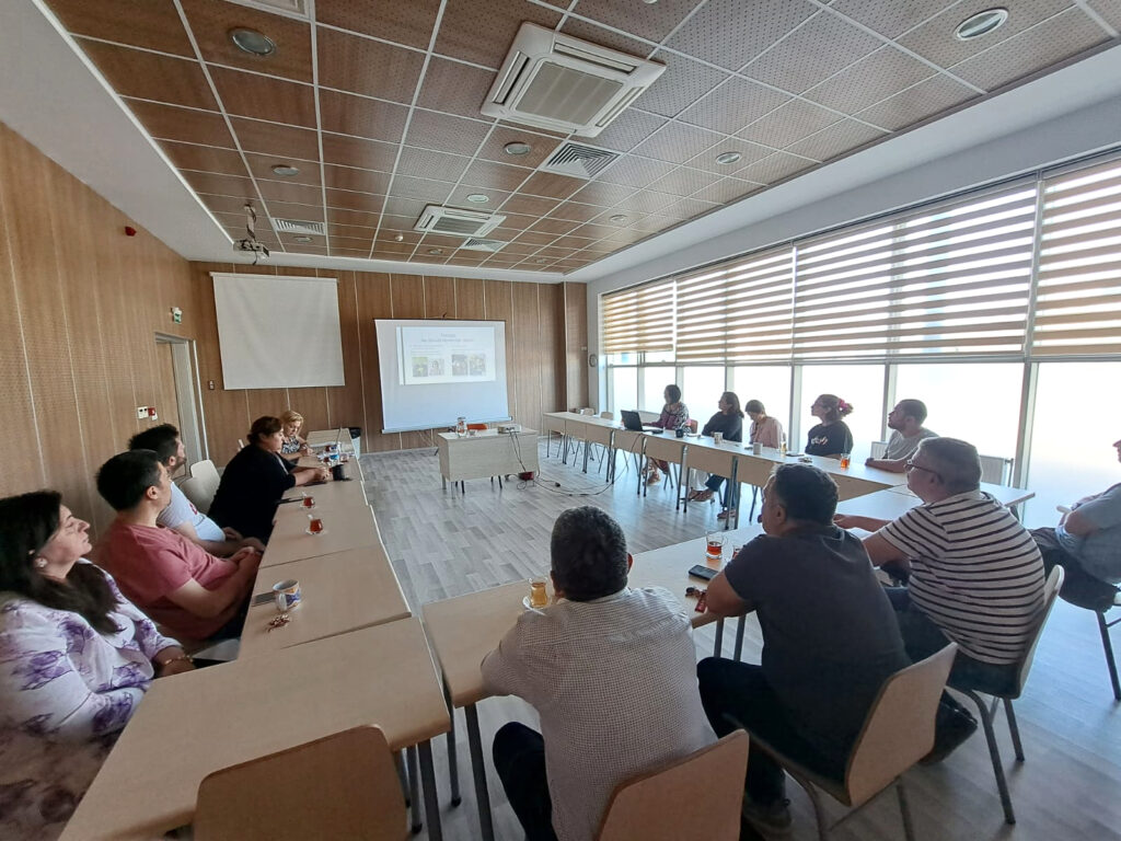 dr Anna Ziółkowska oraz dr Katarzyna Miłek w Uşak Üniversitesi (Turcja)